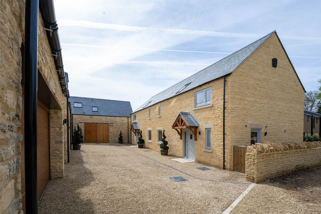 Property photo 1 of 20