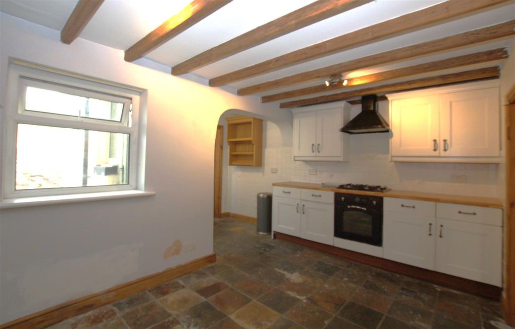 Property photo 3 of 6 Kitchen Diner