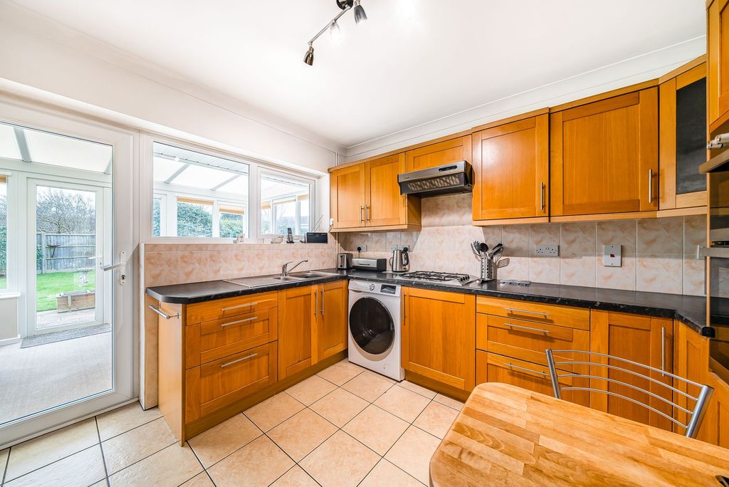 Property photo 3 of 12 Kitchen