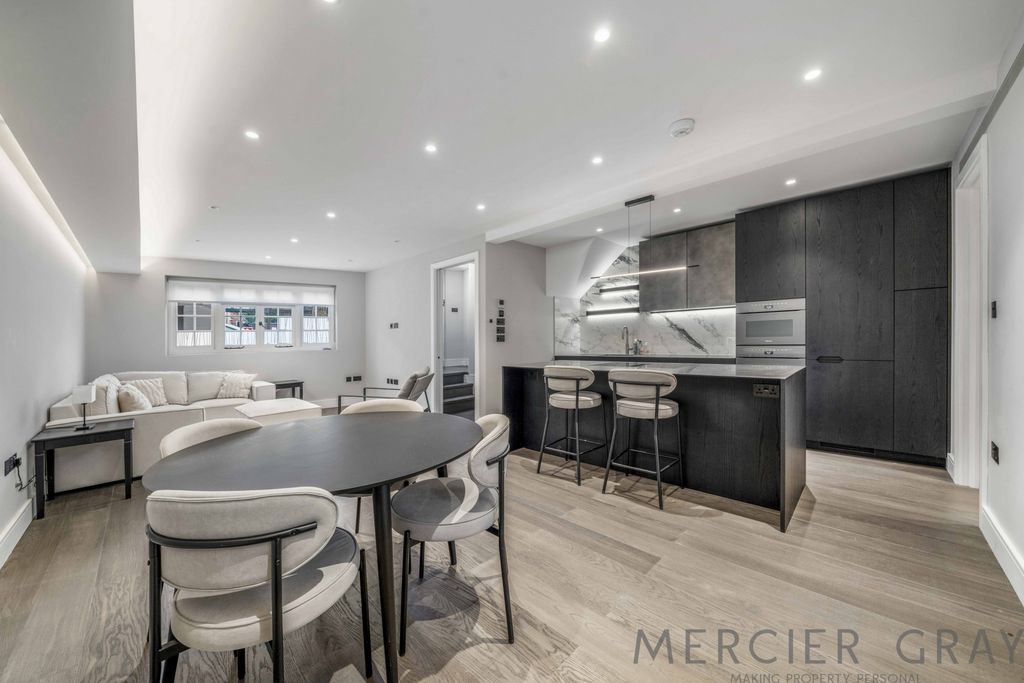 Property photo 1 of 14 Photo 11