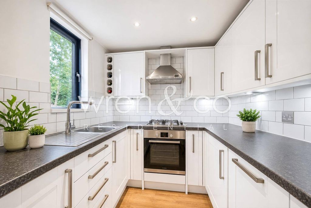 Property photo 1 of 6 2 Bedroom Flat For Rent