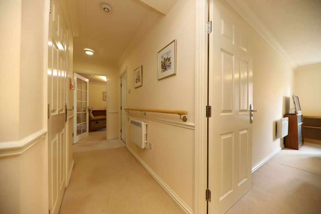 Property photo 2 of 12 Hallway