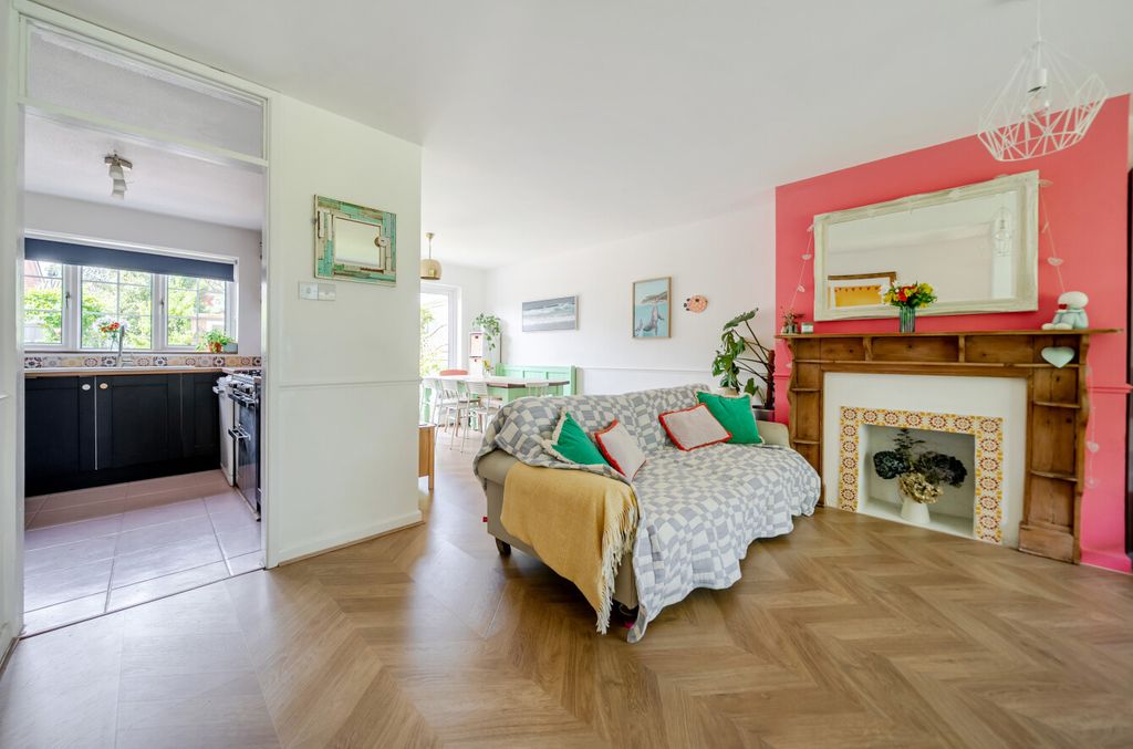 Property photo 2 of 15 1450460-1-69E8Eb1...