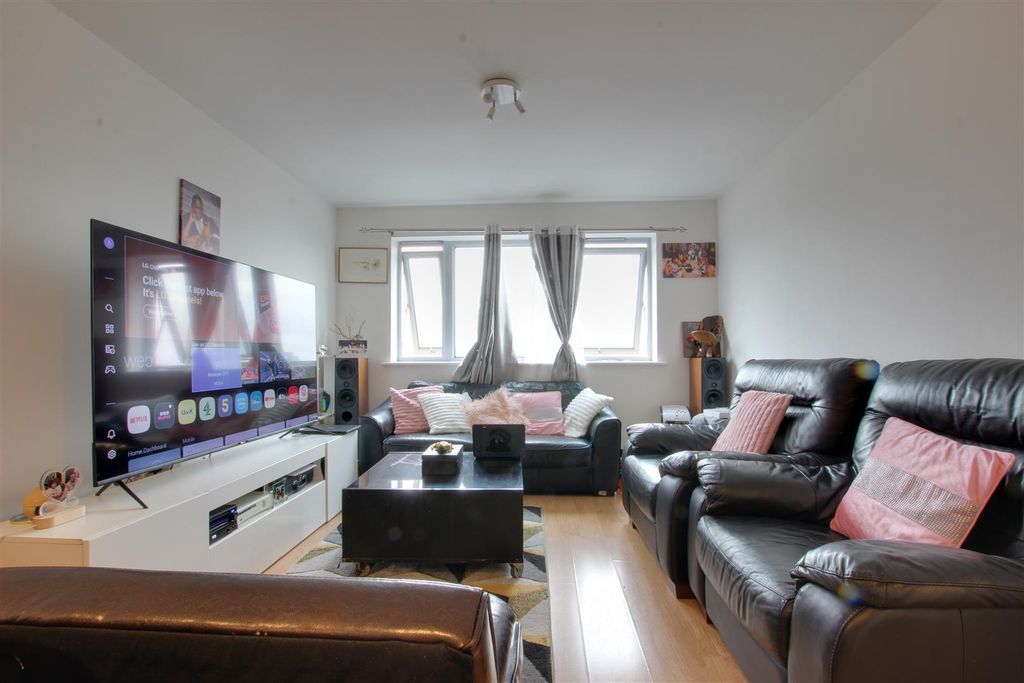 Property photo 2 of 11 Img_0975-Img_0977.Jpg