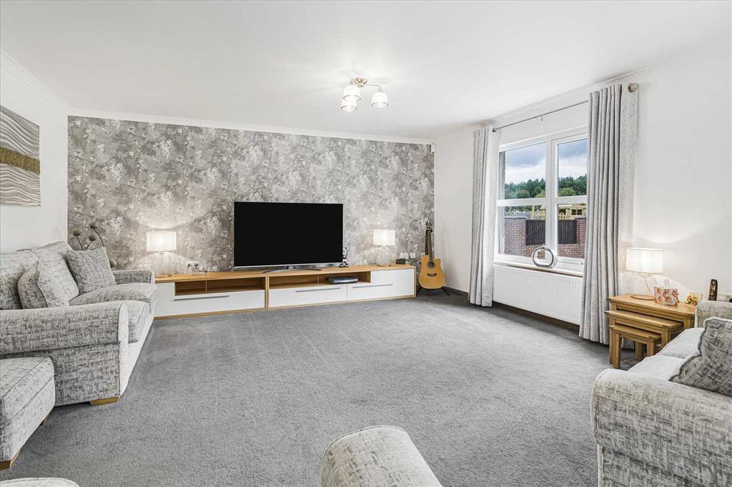 Property photo 3 of 33