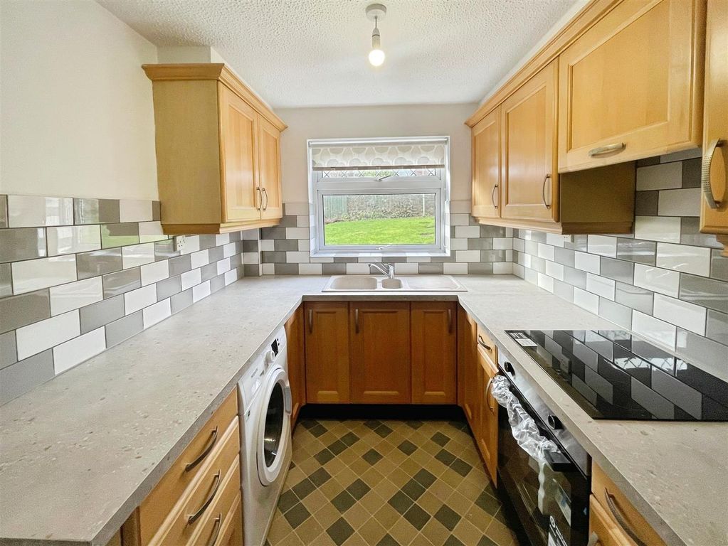 Property photo 3 of 24 Kitchen