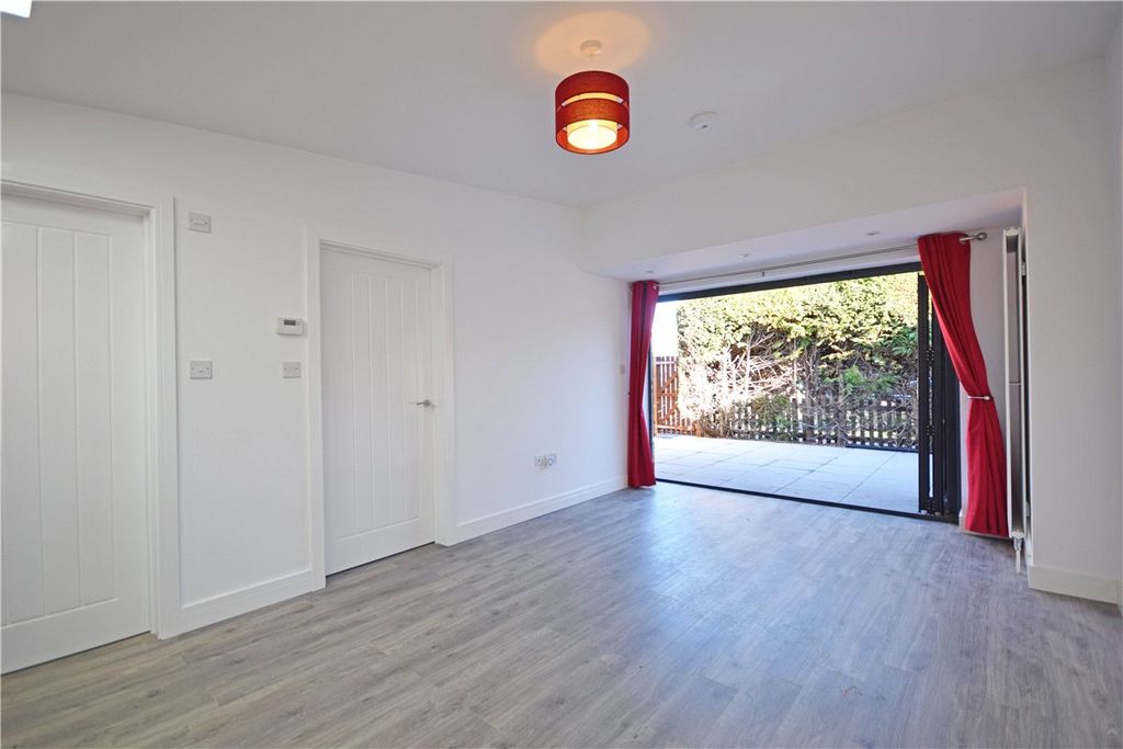 Property photo 2 of 7 Picture No. 05