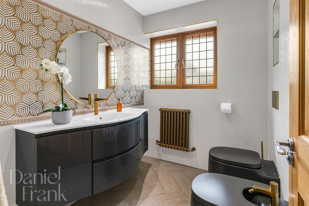 Additional image 17 of 5 bed detached house for saleWest View, Loughton IG10
