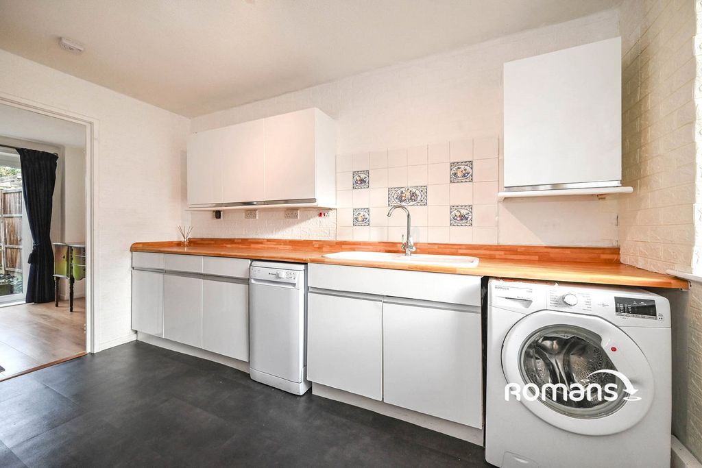 Property photo 2 of 11 Picture No. 14