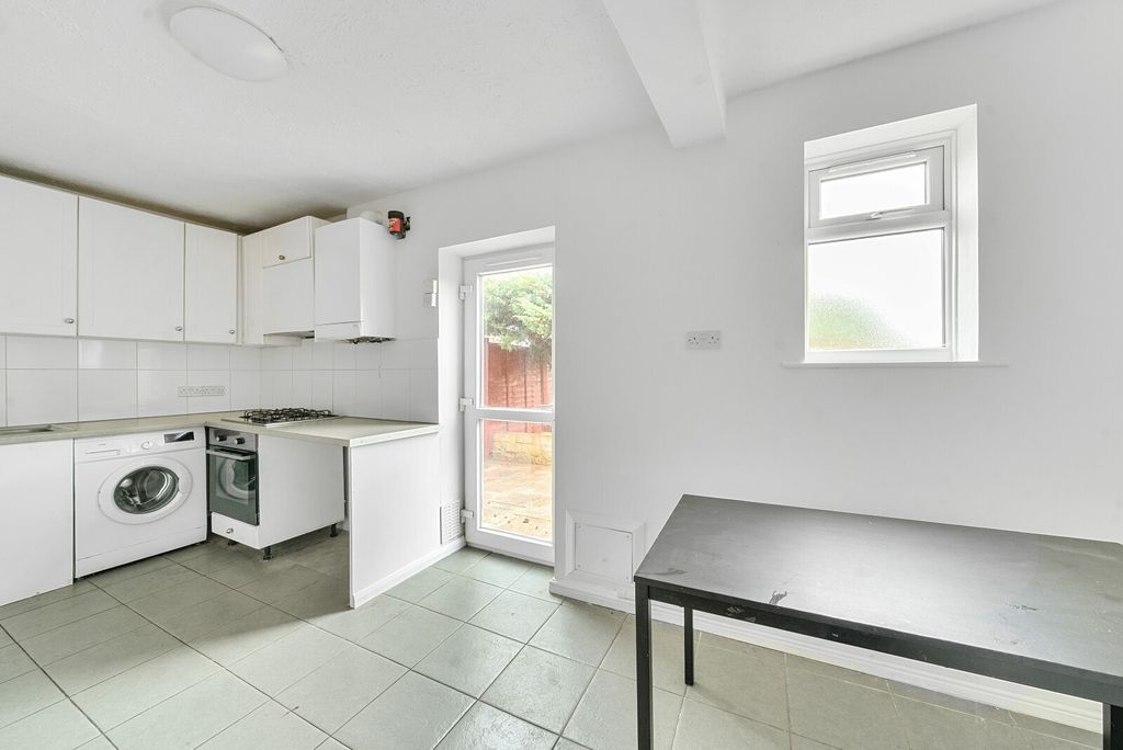 Property photo 3 of 15 Kitchen/Dining Room