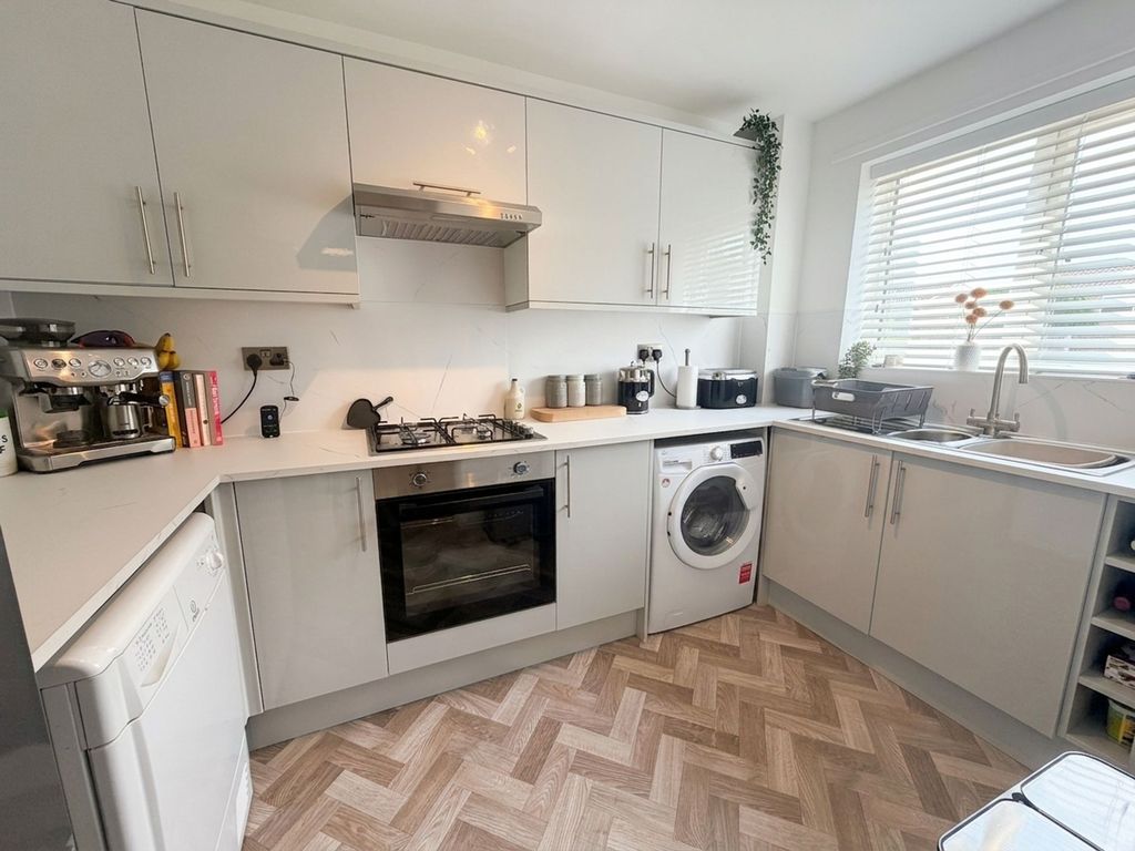 Property photo 2 of 8 Kitchen
