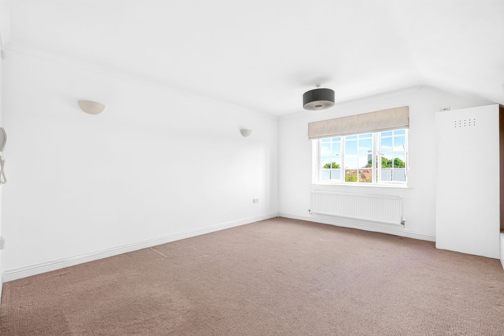 Property photo 2 of 15 Photo 10