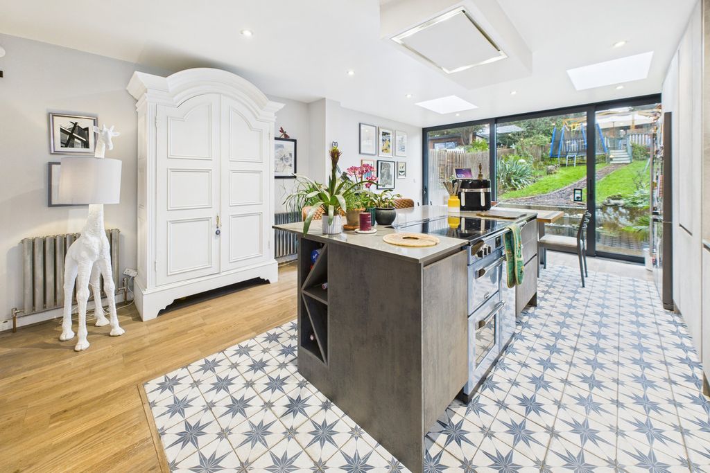 Property photo 3 of 30