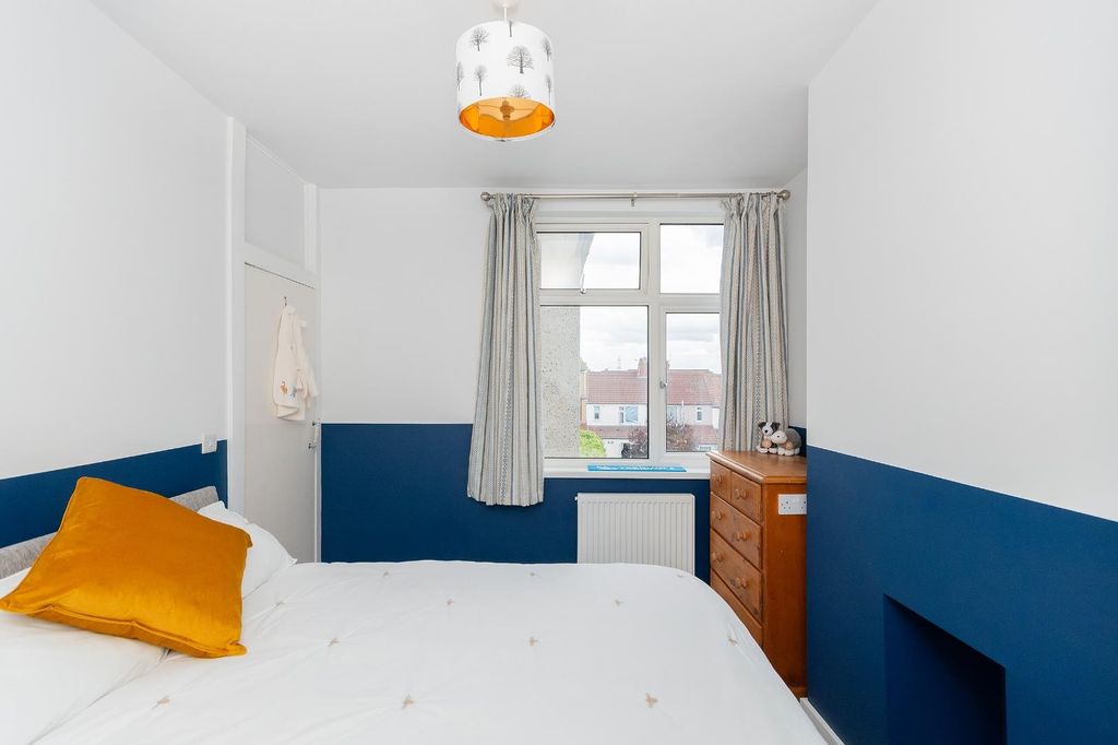 Property photo 3 of 30 7K6Ahd - Bedroom D.Jpg