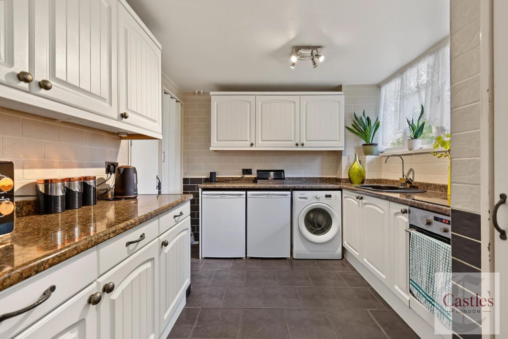 Property photo 3 of 21 Kitchen
