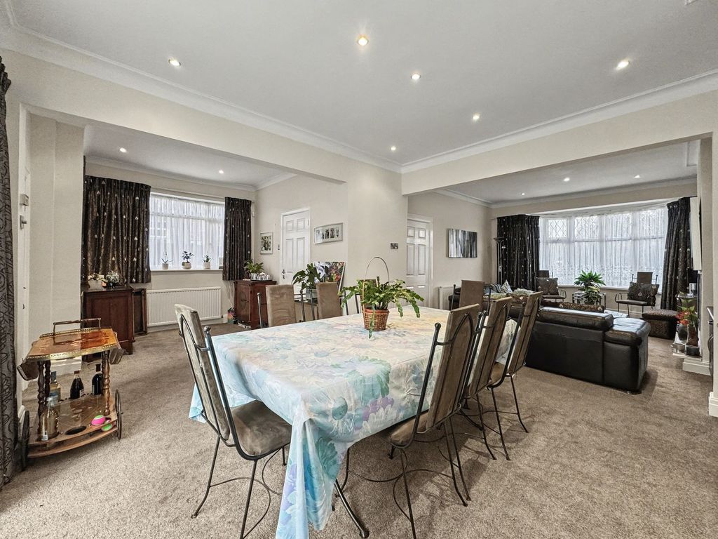 Property photo 3 of 31