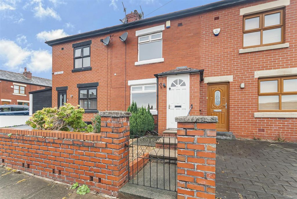 Property photo 1 of 19 Front Garden