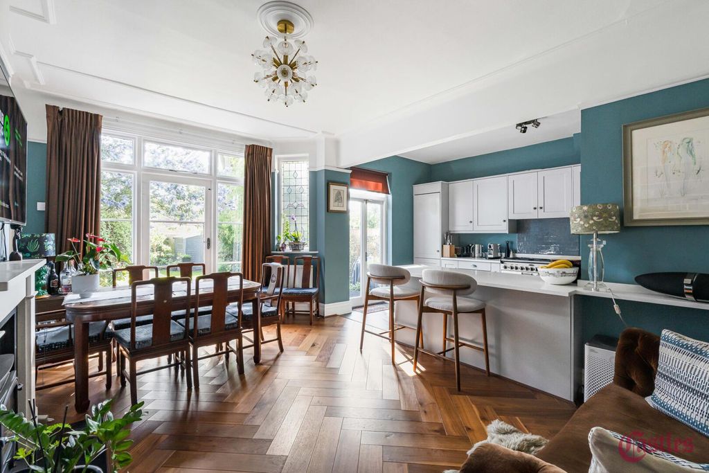 Property photo 2 of 18 Kitchen