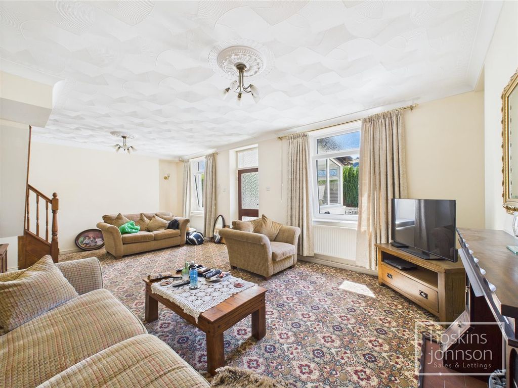 Property photo 2 of 15 Lounge