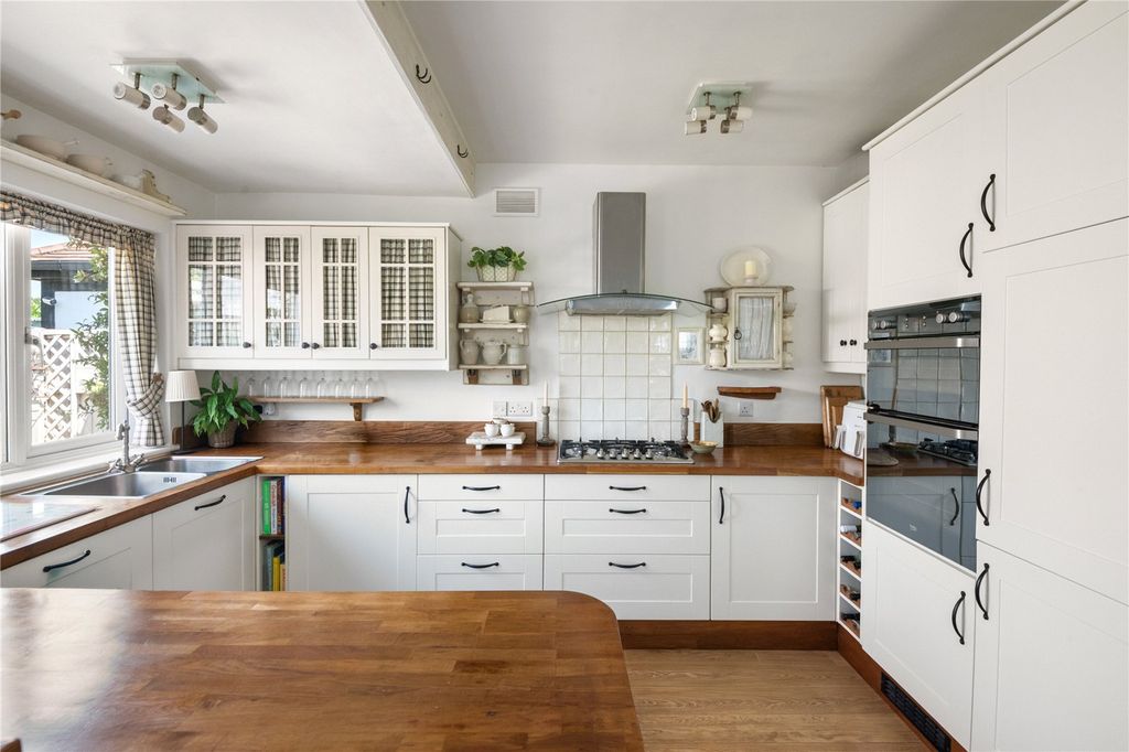 Property photo 2 of 15 Kitchen