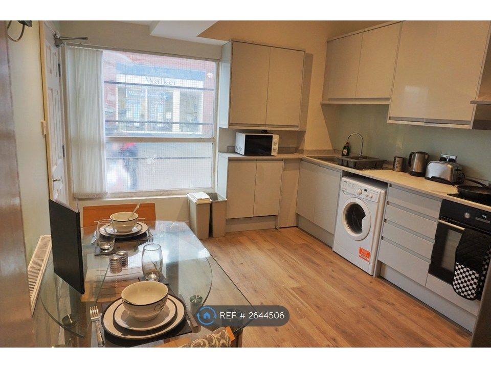 Property photo 3 of 12 Kitchen (3)