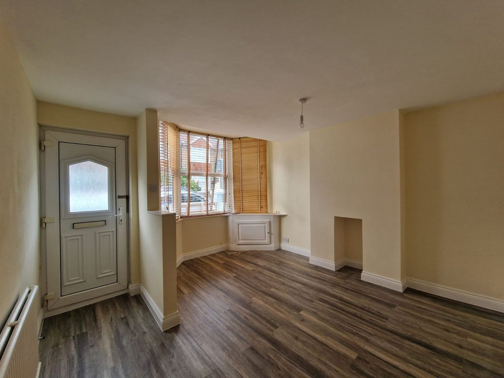 Property photo 1 of 7 Living Room