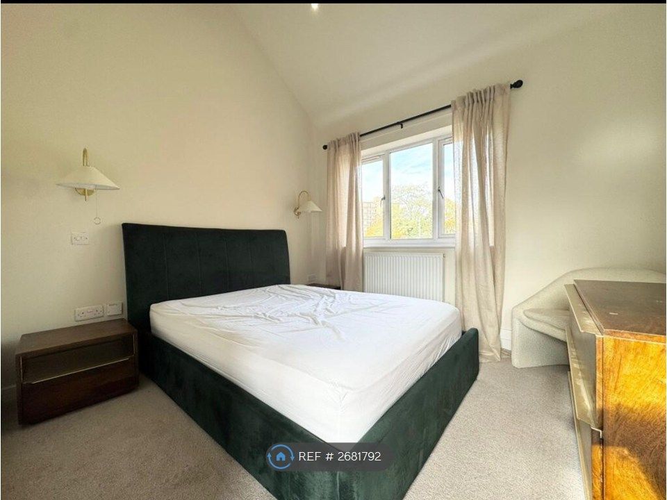 Property photo 2 of 5 Double Bedroom 1