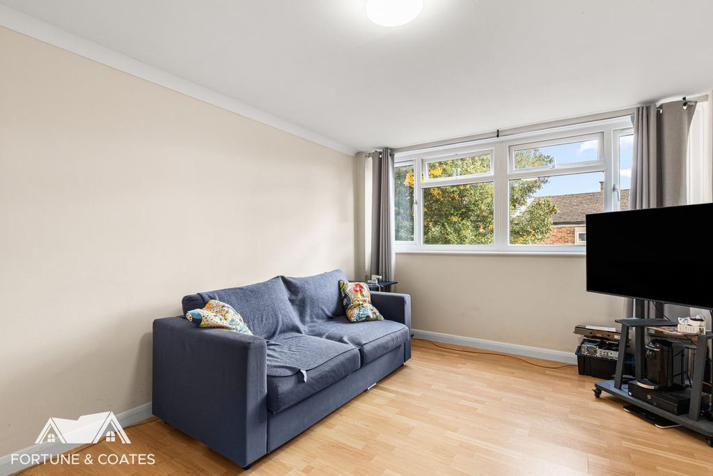 Property photo 2 of 10 Longfield_4.Jpg