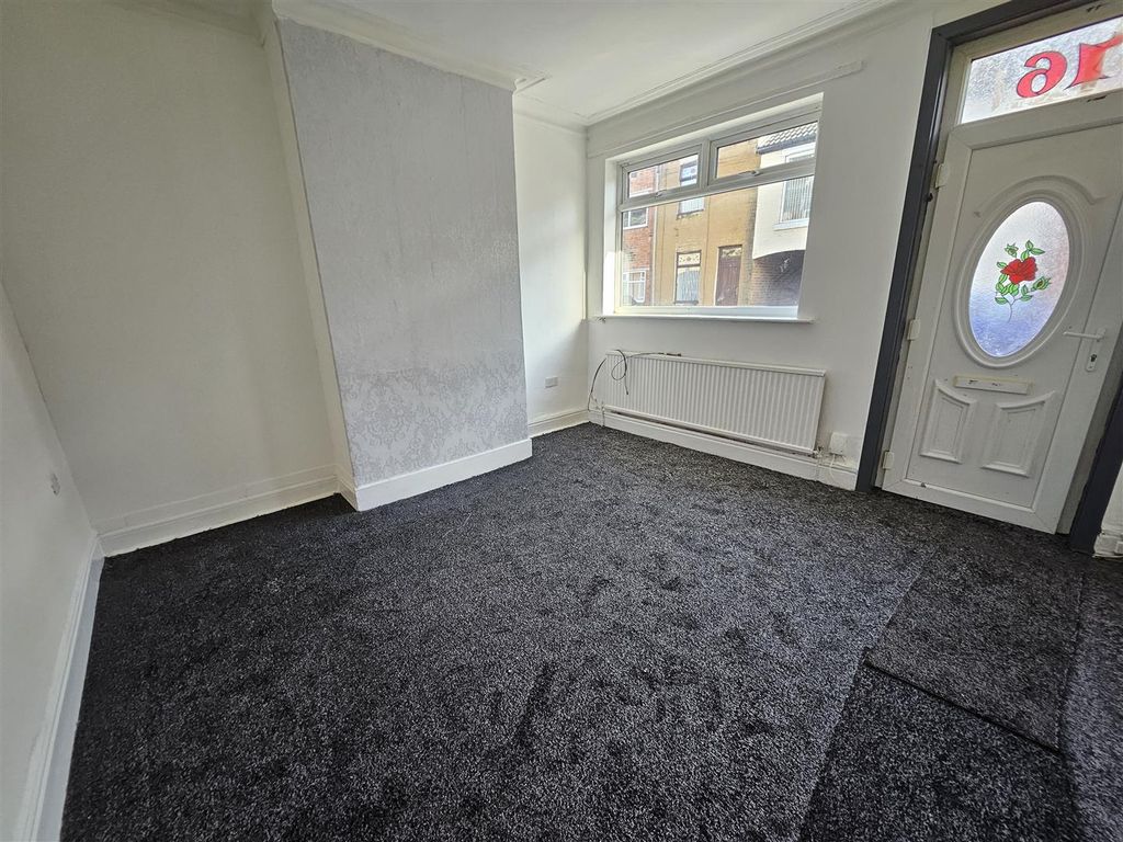 Property photo 1 of 7 Lounge