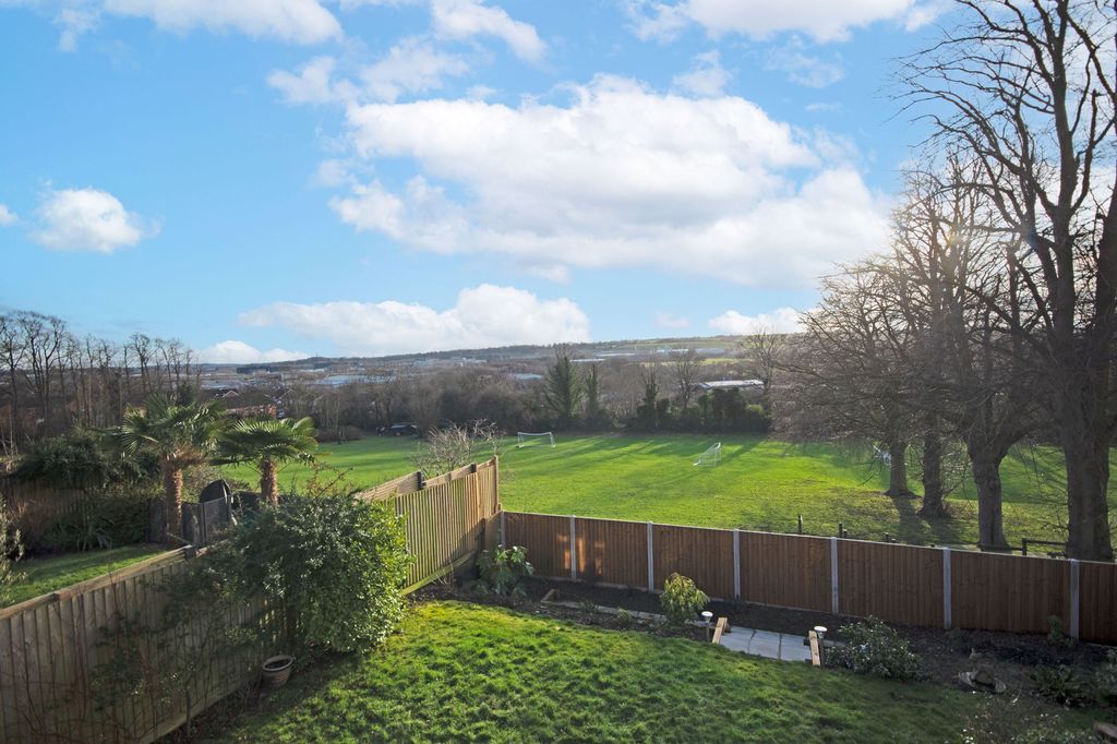 Property photo 3 of 40