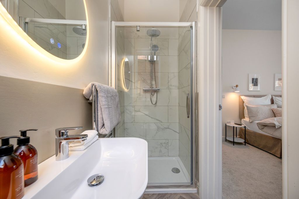 Property photo 2 of 25