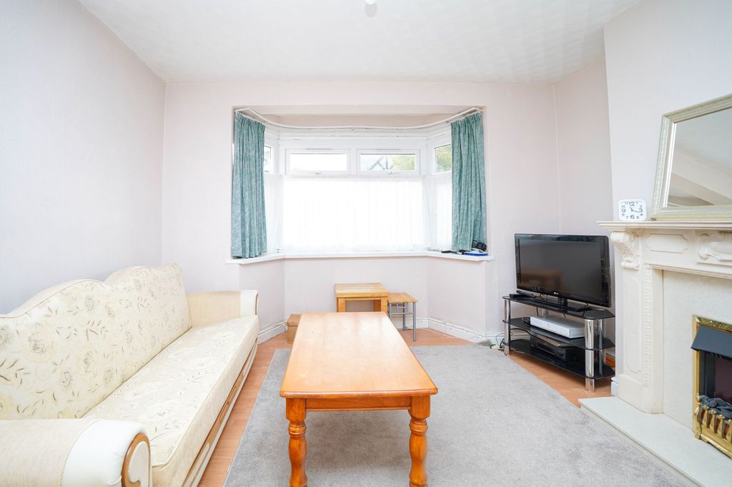 Property photo 2 of 23