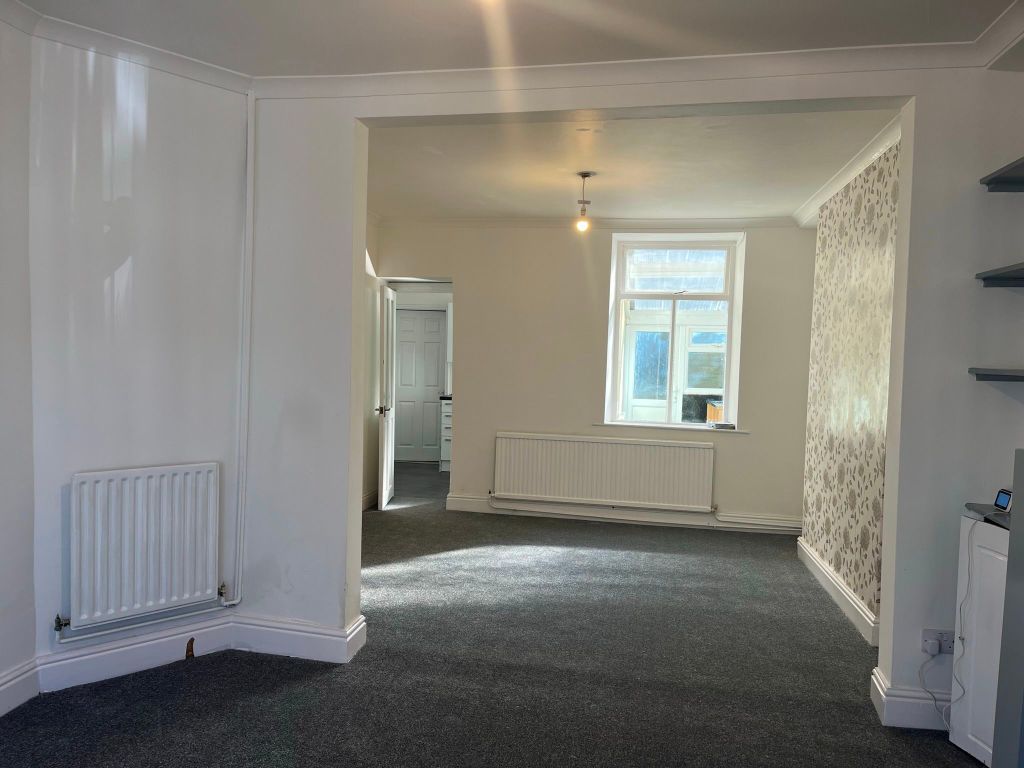 Property photo 3 of 27