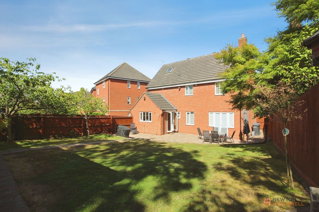 Property photo 2 of 32
