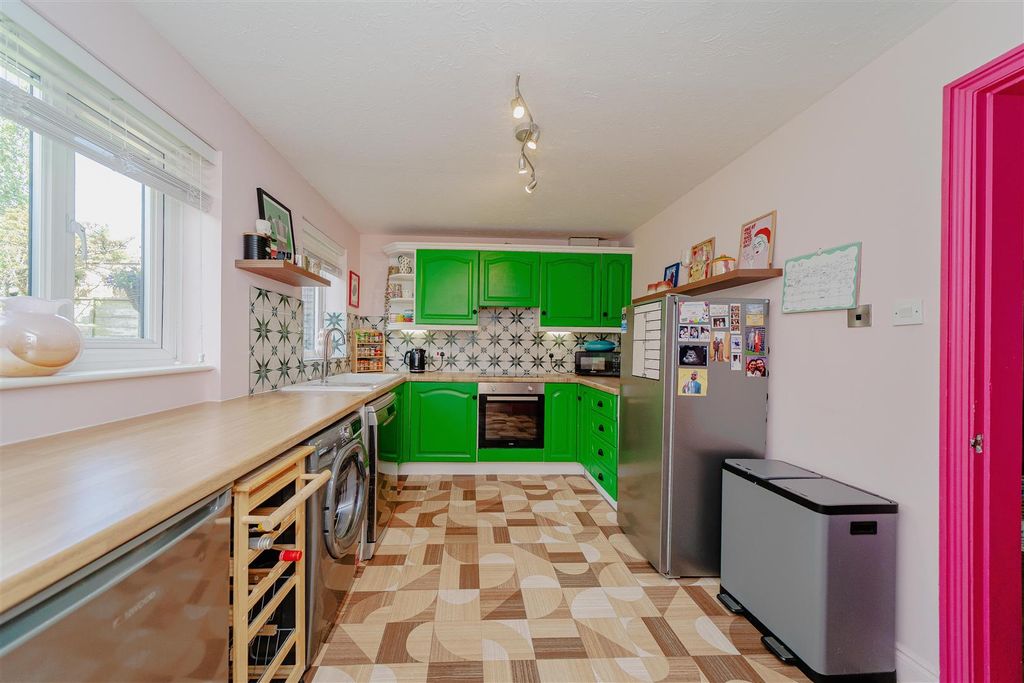 Property photo 3 of 23 Kitchen