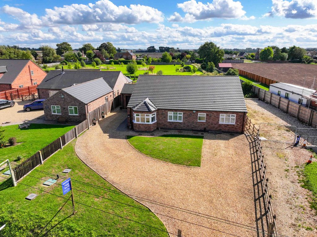 Property photo 2 of 28