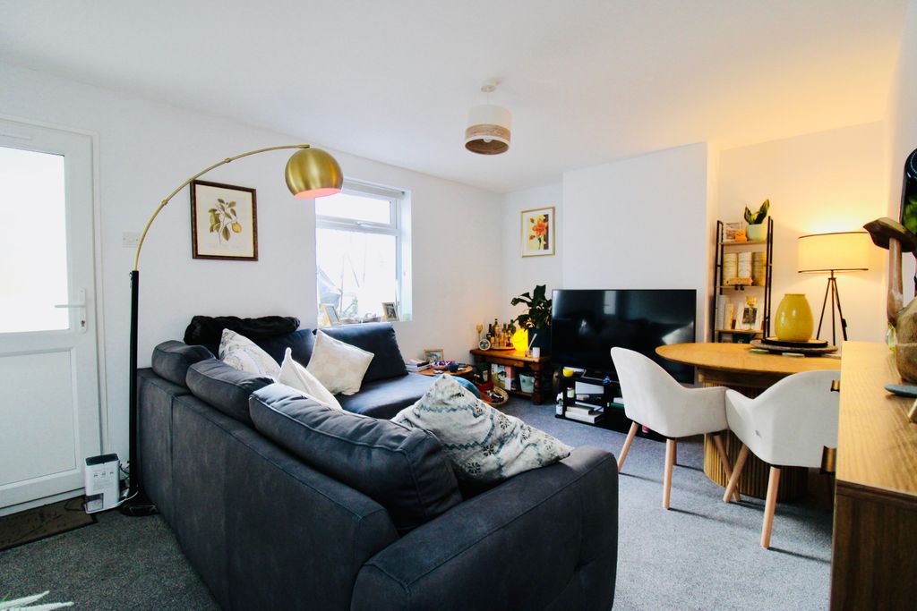 Property photo 1 of 13 Living Room