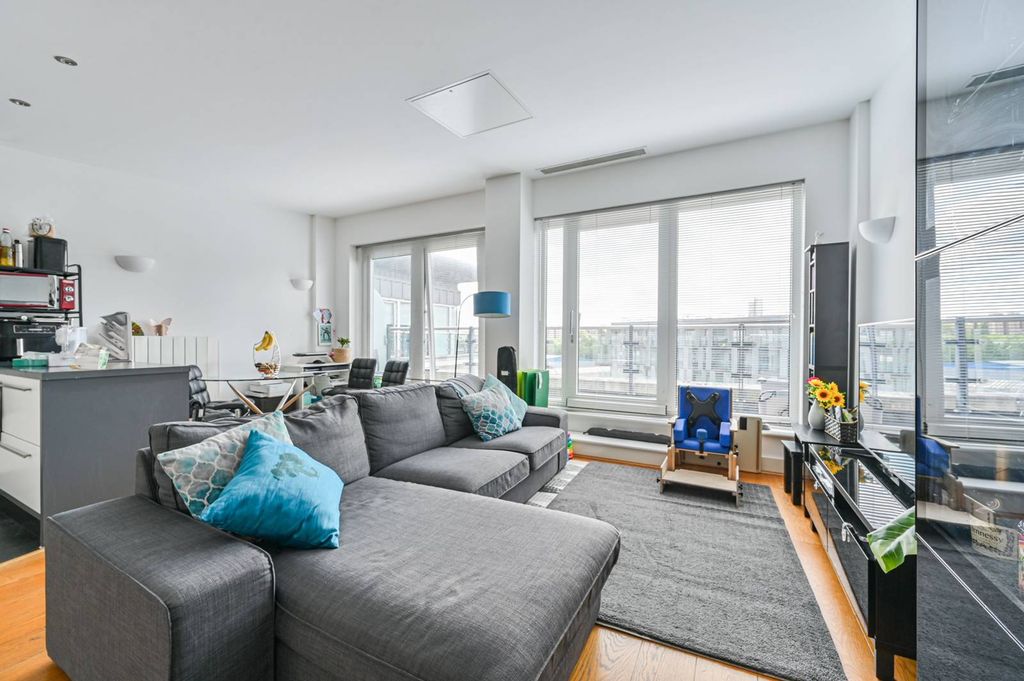 Property photo 3 of 14