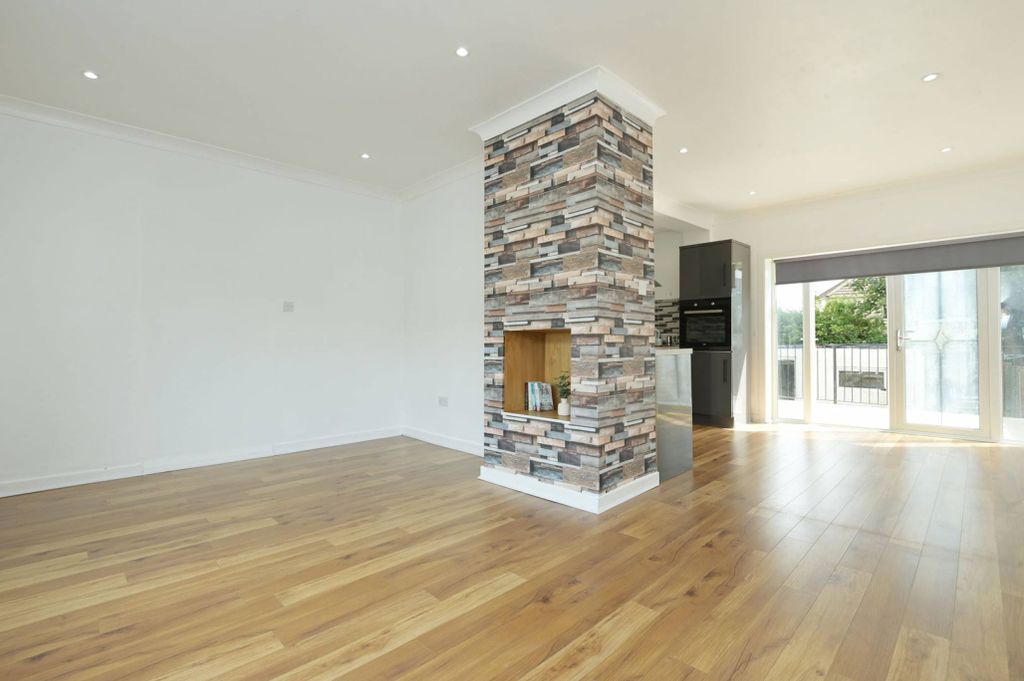 Property photo 3 of 32
