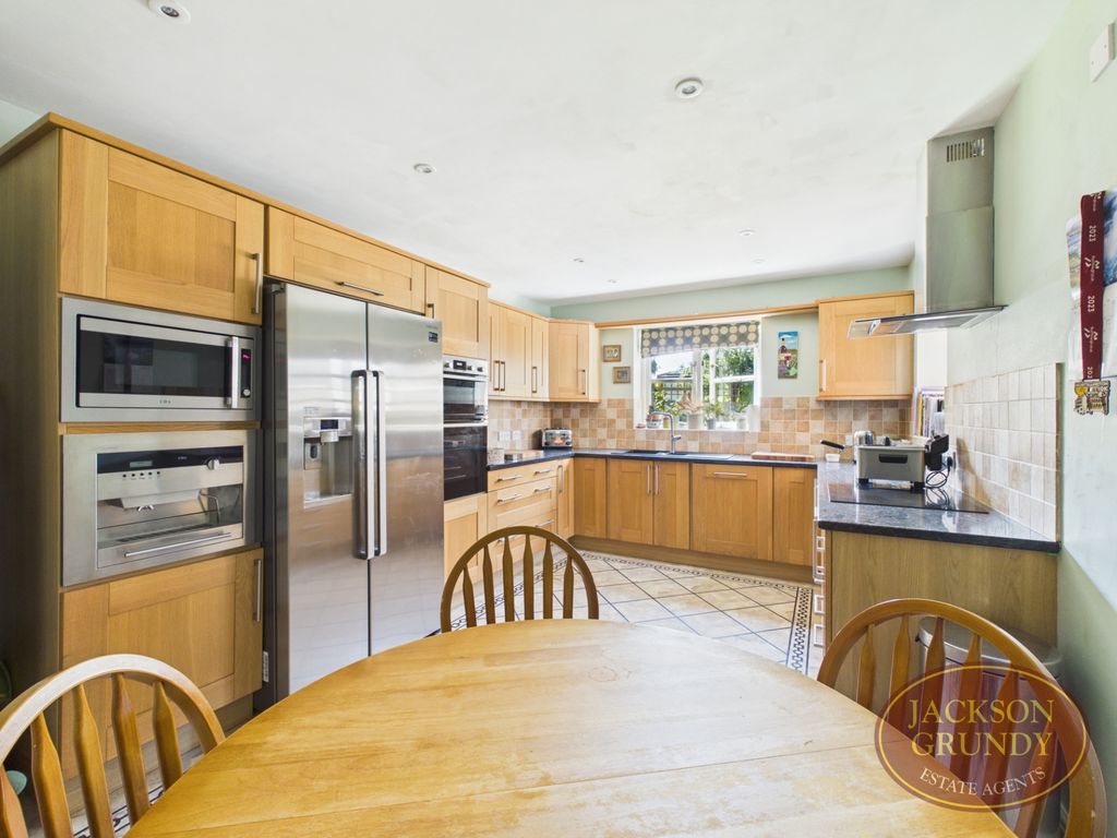 Property photo 3 of 22 William Lee Close