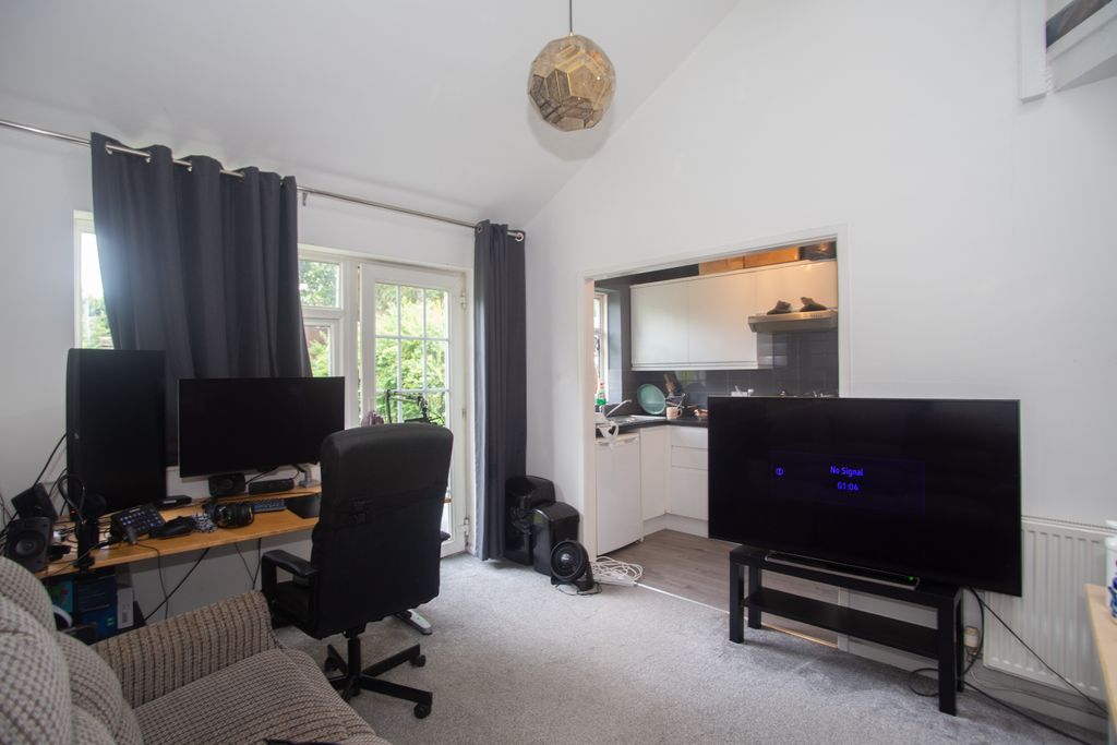 Property photo 2 of 21