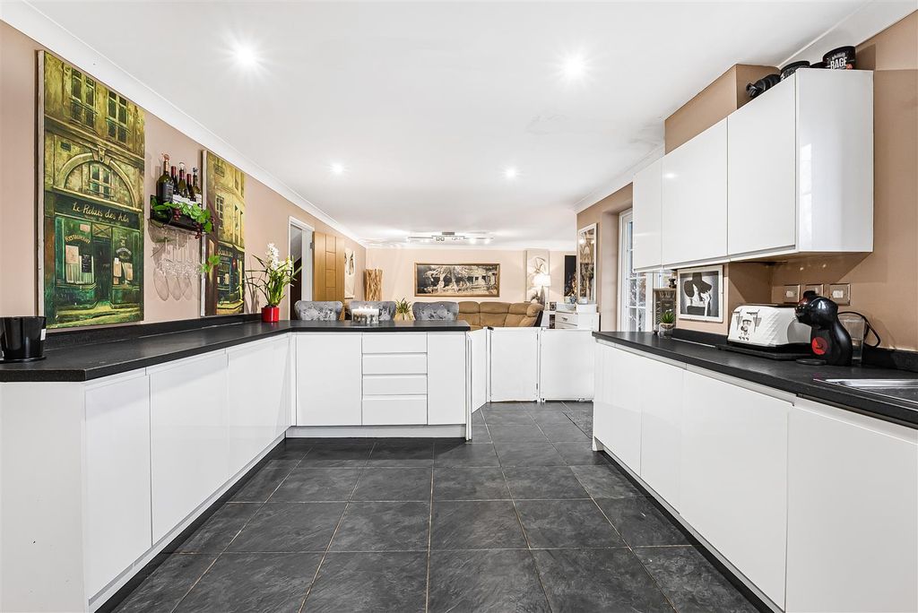 Property photo 3 of 38 25_69278.Jpg