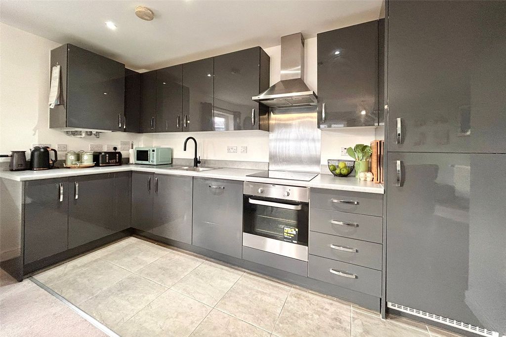 Property photo 2 of 9 Picture No. 12