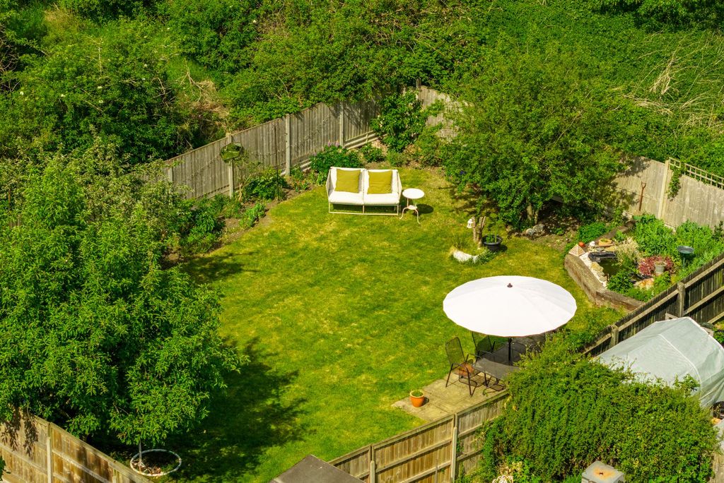 Property photo 2 of 24