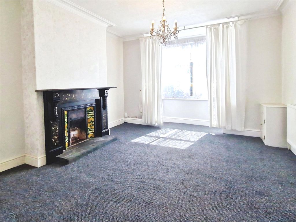 Property photo 2 of 20 Picture No. 12