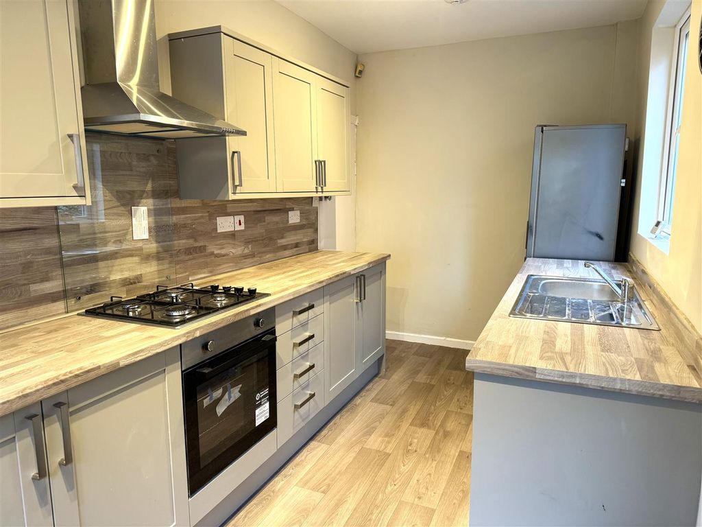 Property photo 3 of 10 Kitchen 1 .Jpg