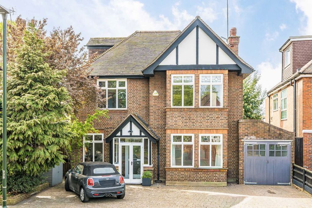 Property photo 1 of 11