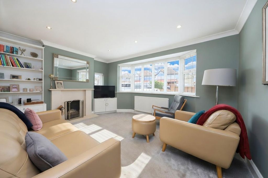 Property photo 2 of 27