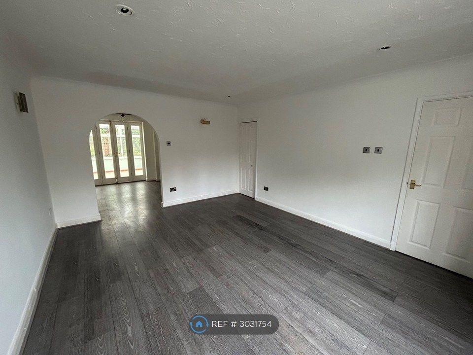 Property photo 3 of 16 Lounge