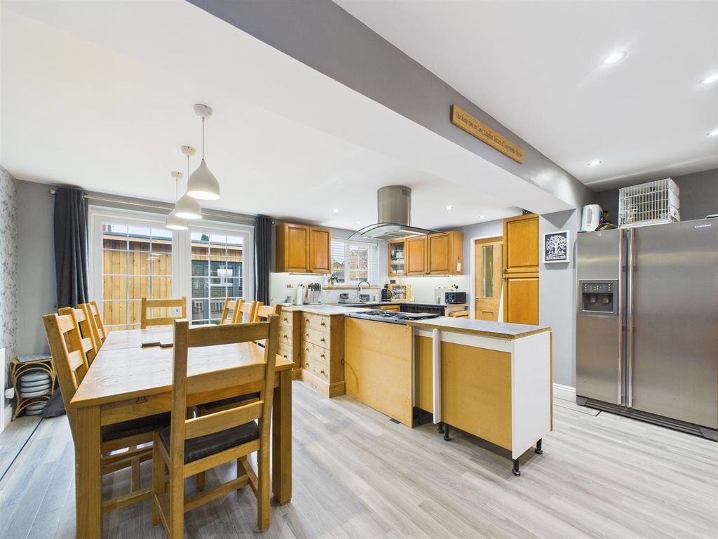 Property photo 2 of 15 Cam03573G0-Pr0298-Still008.Jpg